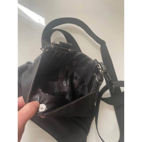 ROOTS Black Leather Purse with Adjustable Shoulder Strap - Picture 7 of 8